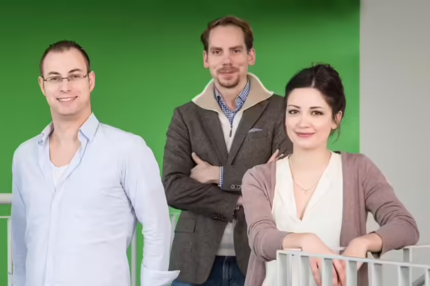Dr. Gerhard Jocham, Postdoktorand Dr. Theo Gründler mit wissenschaftlicher Hilfskraft - (c)