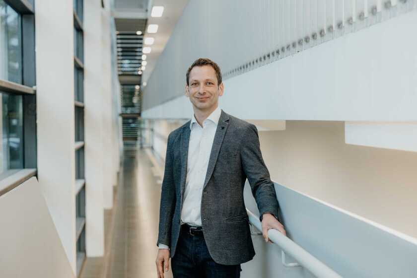 Potrait Prof. Michael Lichters - (c) Hannah Theile/ Universität Magdeburg
