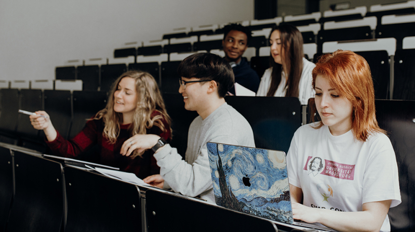 Studierende im Hörsaal - (c) Jana Dünnhaupt/ Uni Magdeburg