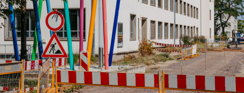 Construction sign on the University of Magdeburg campus (c) Jana Dünnhaupt_University of Magdeburg