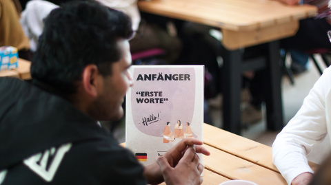 Sign: Beginner’s first words with an international student (c) Benjamin Güllmar